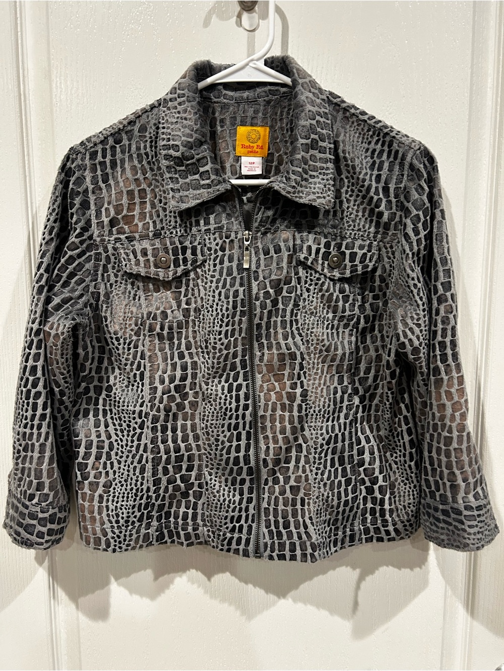 Ruby Rd. Women’s Gray Snake Skin Patterned Zip-Front Jacket